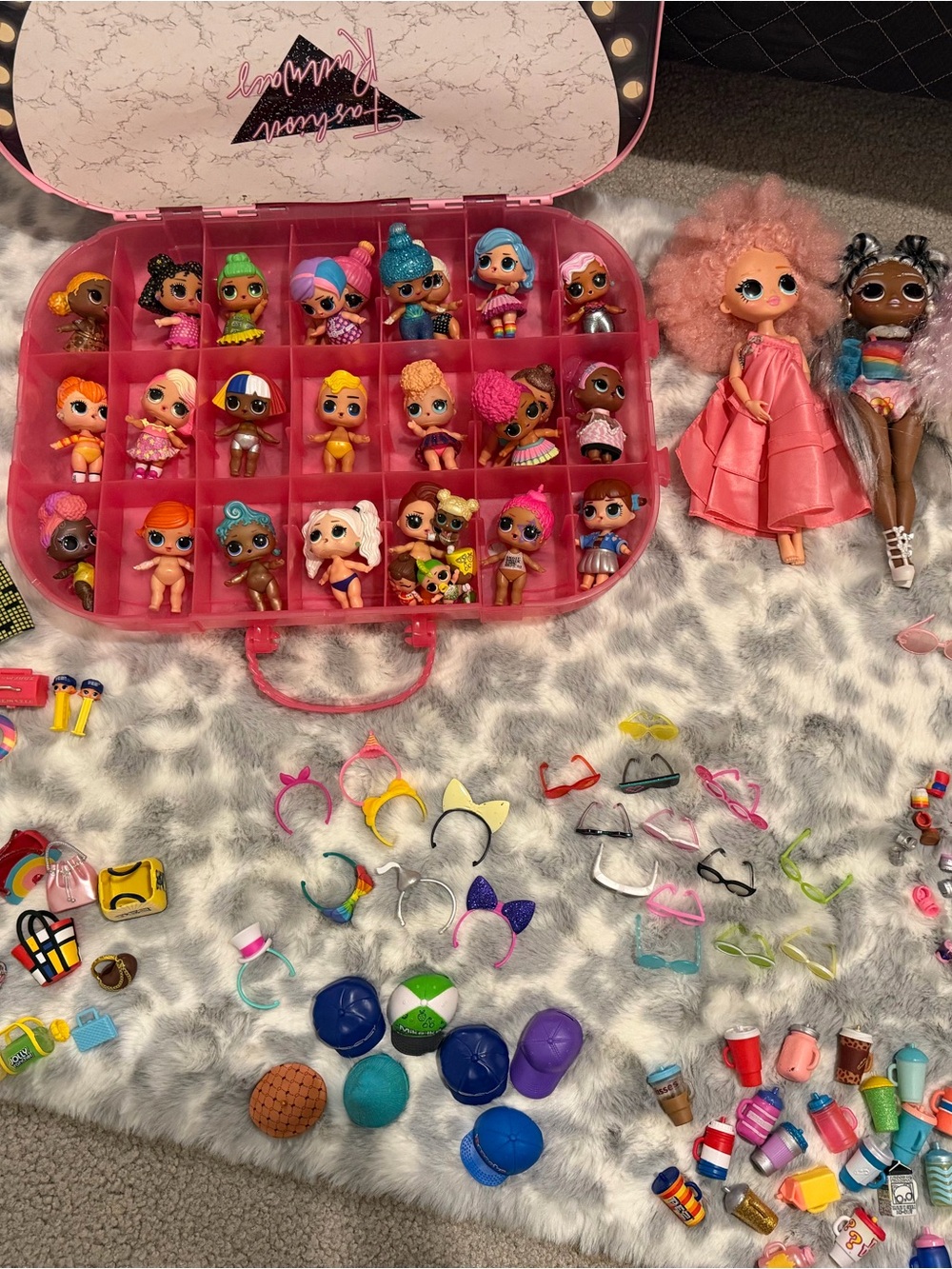L.O.L. Surprise! Pink Carry Case with Colorful Mini Dolls & Accessories